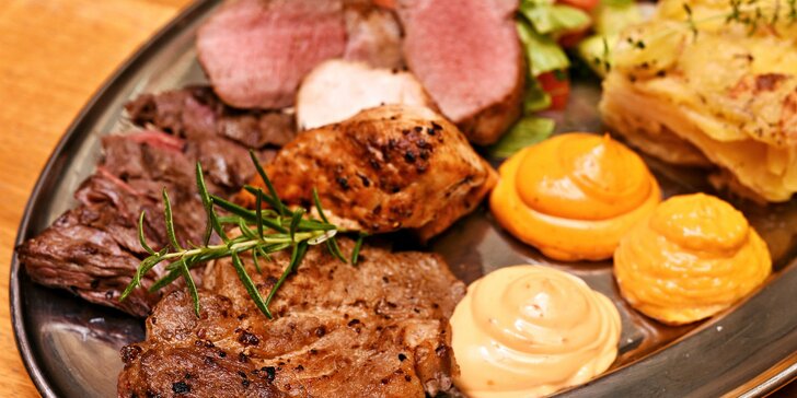 Bohaté mäsové menu: hovädzí flap steak, krkovička, panenka aj kuracie prsia
