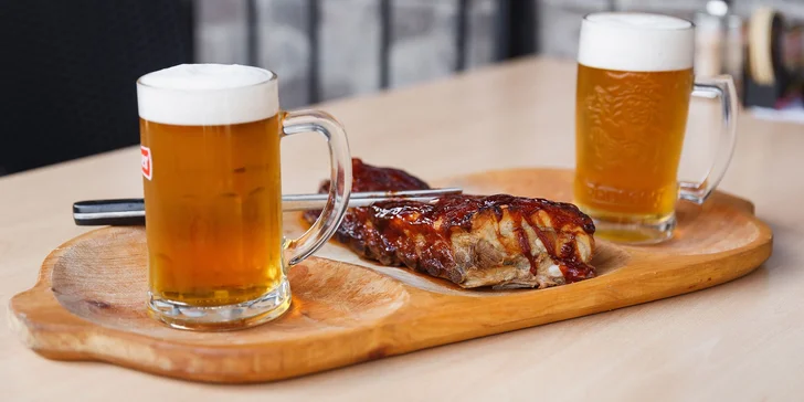Bravčové rebierka s oblohou a veľké pivo v Tryo pube