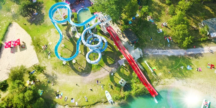 Plážové kombo vo forme toboganu, nápoja a lehátka na Zlatých Pieskoch