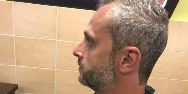 Pánsky strih vlasov s možnosťou úpravy brady a stylingom v Sparkle barber salóne
