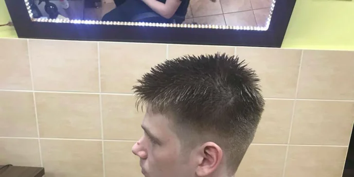 Pánsky strih vlasov s možnosťou úpravy brady a stylingom v Sparkle barber salóne