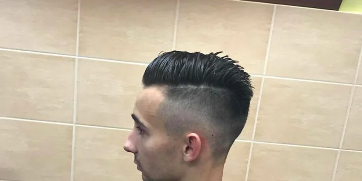 Pánsky strih vlasov a úprava brady v Sparkle Barbershope