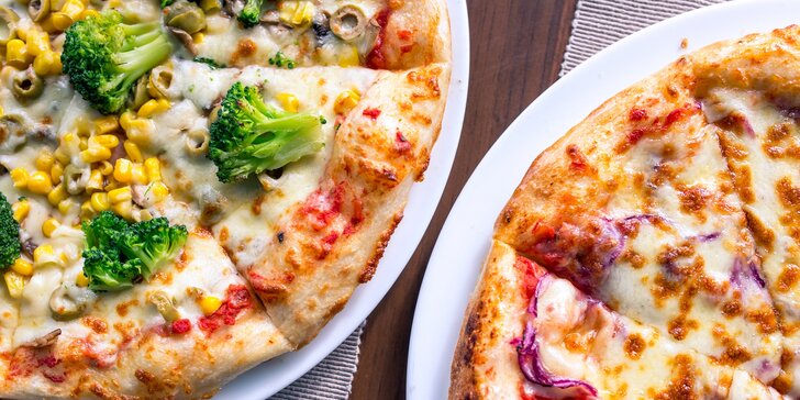 Pizza podľa vlastného výberu z 13 druhov s možnosťou donášky