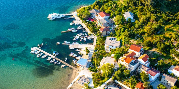 Dovolenka plná slnka, mora a histórie v hoteli na ostrove Rab blízko pláže