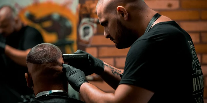 Klasický pánsky strih či úprava brady vo Frank Nitti Barbers
