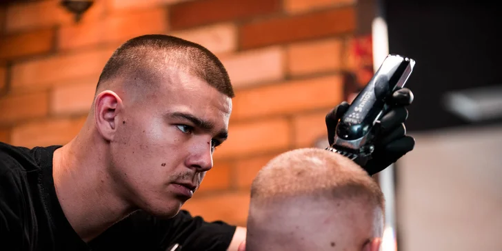 Klasický pánsky strih či úprava brady vo Frank Nitti Barbers