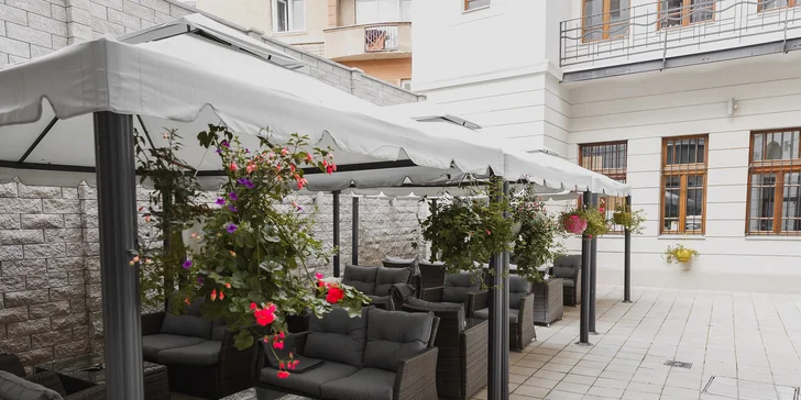 Raňajky a káva alebo drink s domácou tortou v Caffe Ine
