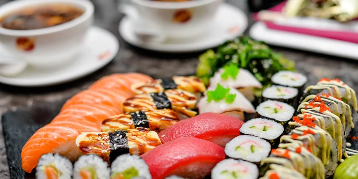 Sushi menu s ostrokyslou polievkou pre 1 alebo 2 osoby