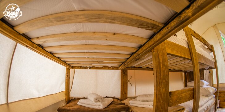 Netradičné ubytovanie v komfortnom, klimatizovanom kočovníckom voze Divokého západu - Western Camp