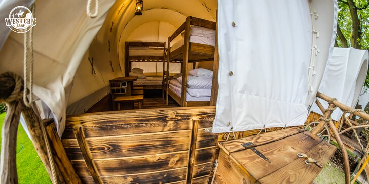 Netradičné ubytovanie v komfortnom, klimatizovanom kočovníckom voze Divokého západu - Western Camp