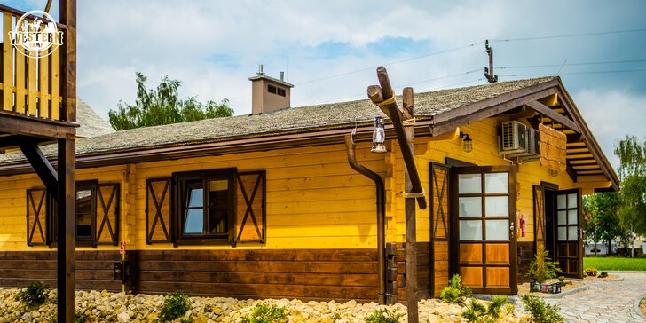 Westernové ubytovanie v typických prériových domčekoch v poľskom Western Campe