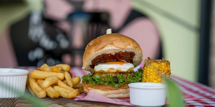 Burger s hranolčekmi alebo so zeleninovou prílohou