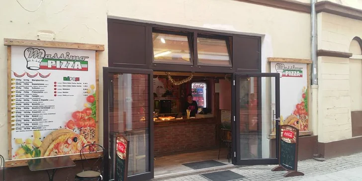 Hotdog či burger s hranolčekmi vo vychýrenom Massimo street food