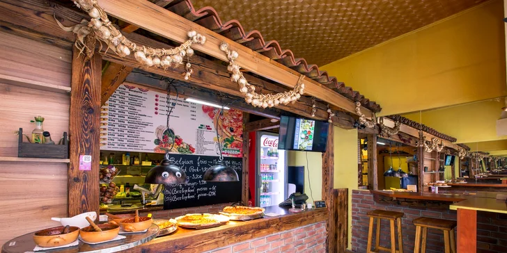 Hotdog či burger s hranolčekmi vo vychýrenom Massimo street food