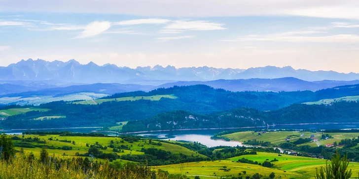 Piknik v tráve nad jazerom s výhľadom na pieninské vrchy a rozprávkové hrady!