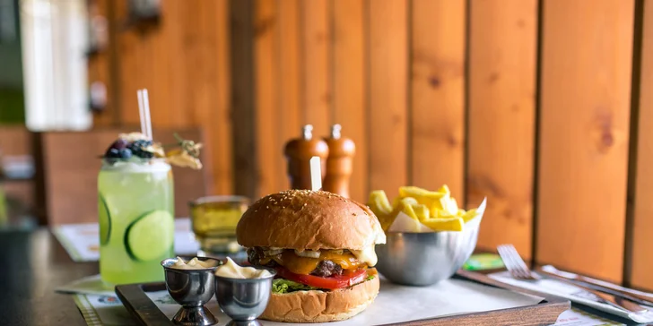 Kentucky burger s hranolčekmi a limonádou v OC Optima