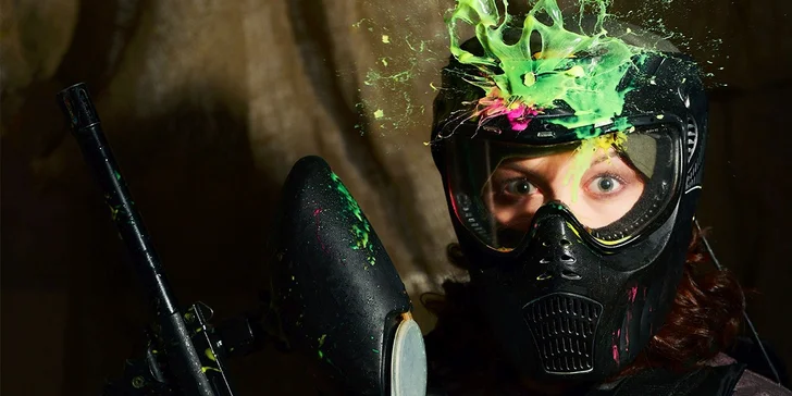 Tri hodiny paintballu - masové vyhladenie stresu