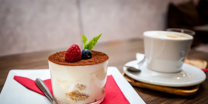 Selfieccino s domácim zákuskom a limonádou