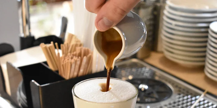 Lahodné espresso, latte macchiato, cappuccino a írska káva v MIHO cafe