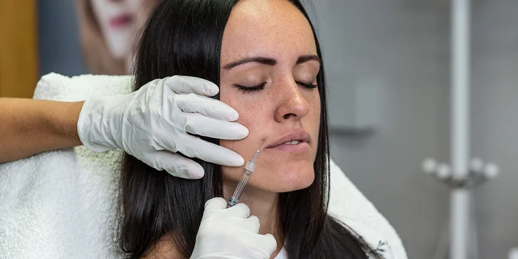 Aplikácia botulotoxínu proti vráskam v salóne Dermafresh