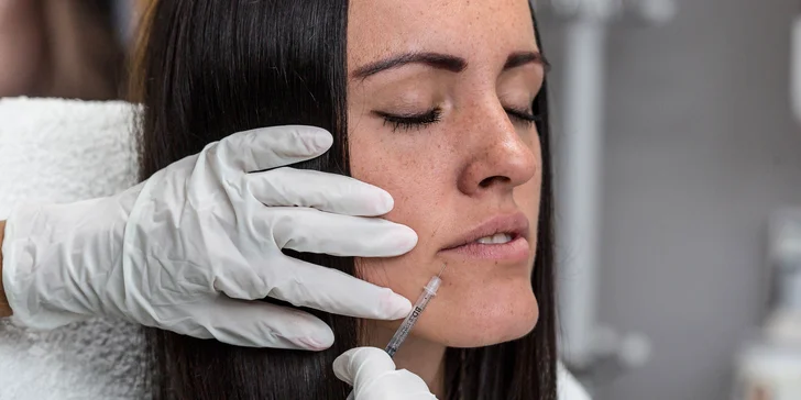 Aplikácia botulotoxínu proti vráskam alebo poteniu v salóne Dermafresh