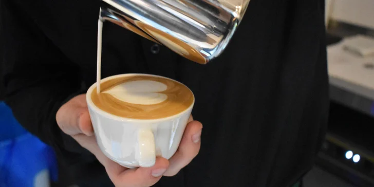 Lahodné espresso, latte macchiato, cappuccino a írska káva v MIHO cafe