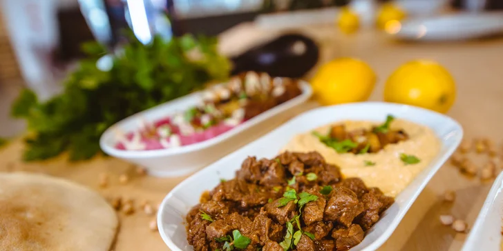 Hummus s falafelom alebo hovädzím či kuracím mäsom