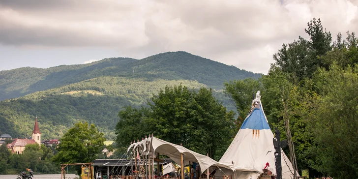 Zážitkové dovolenkové chvíle strávené v indiánskych teepee stanoch pri brehu Ružínskej priehrady
