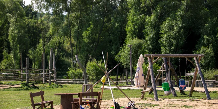Zážitkové dovolenkové chvíle strávené v indiánskych teepee stanoch pri brehu Ružínskej priehrady