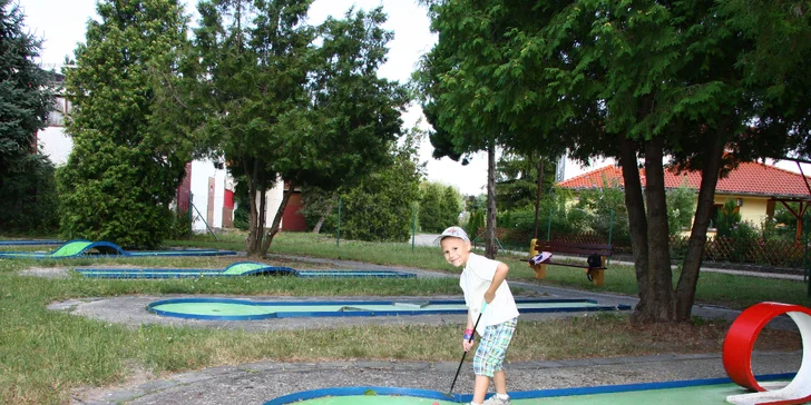 Rodinné ubytovanie v Chatovej osade** Family Resort - bazény, tobogány, wellness a krásy okolia