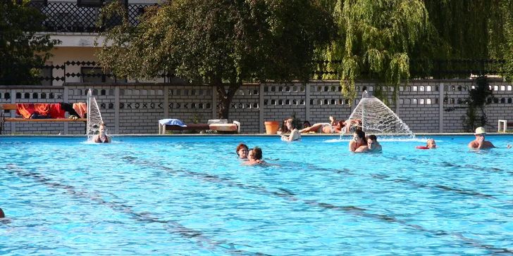 Rodinné ubytovanie v Chatovej osade** Family Resort - bazény, tobogány, wellness a krásy okolia