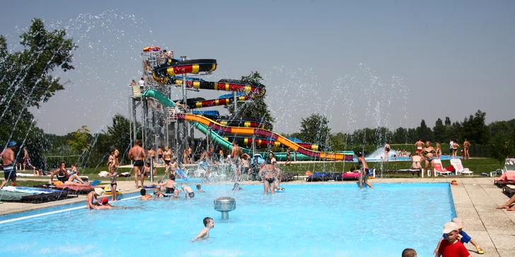 Rodinné ubytovanie v Chatovej osade** Family Resort - bazény, tobogány, wellness a krásy okolia