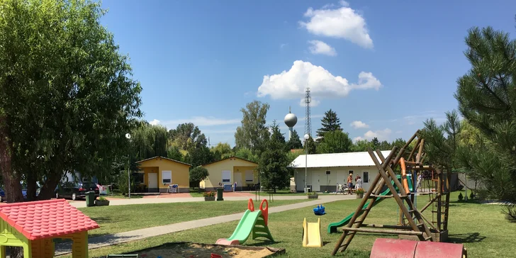 Rodinné ubytovanie v Chatovej osade** Family Resort - bazény, tobogány, wellness a krásy okolia