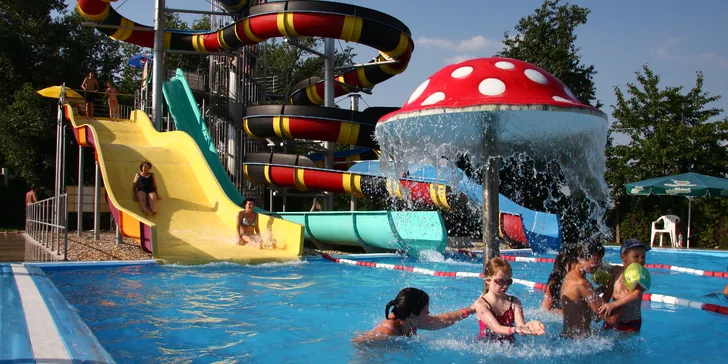 Rodinné ubytovanie v Chatovej osade** Family Resort - bazény, tobogány, wellness a krásy okolia