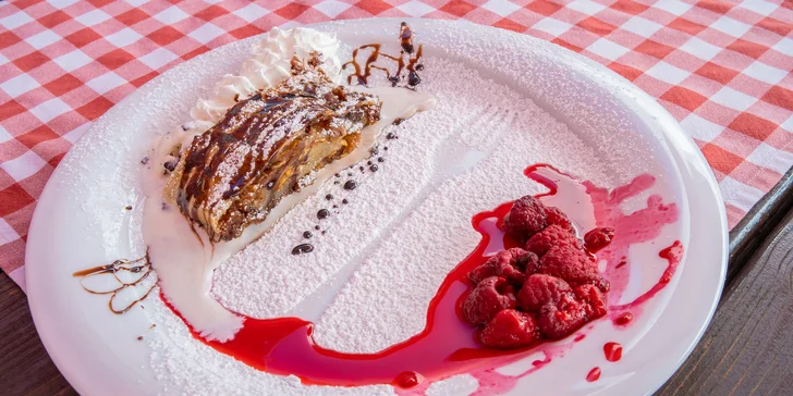 Trojchodové tradičné slovenské menu v Penzióne Sivec