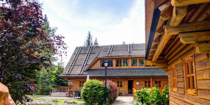 Wellness pobyt v zrubových apartmánoch PINIUS so vstupom do wellness komplexu AQUA & SAUNA & KIDS´ Paradise v Grand Hoteli PERMON****