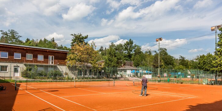 Prenájom vonkajších a vnútorných tenisových kurtov a bedmintonového ihriska
