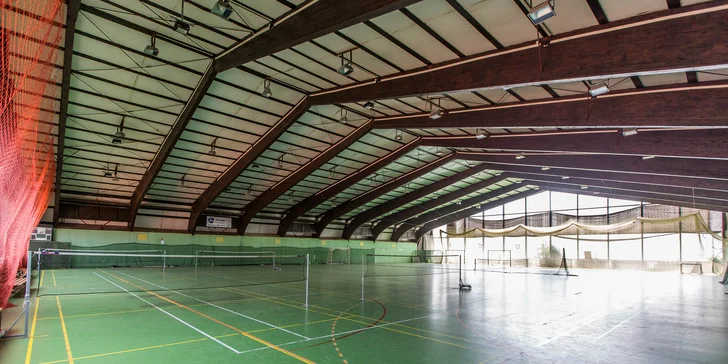 Prenájom vonkajších a vnútorných tenisových kurtov a bedmintonového ihriska