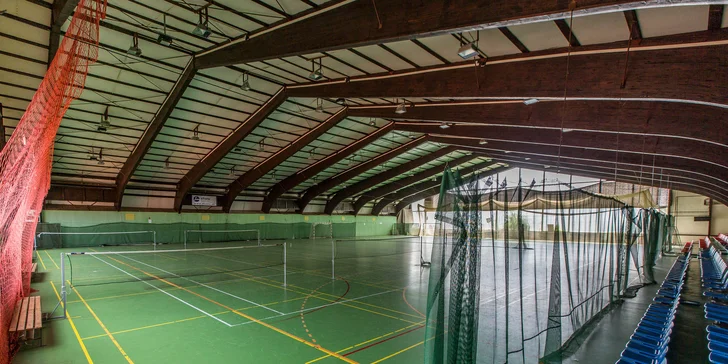 Prenájom vonkajších a vnútorných tenisových kurtov a bedmintonového ihriska