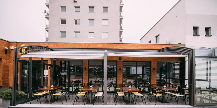 Burger z kvalitného slovenského hovädzieho mäsa a malé pivo Bernard 10°