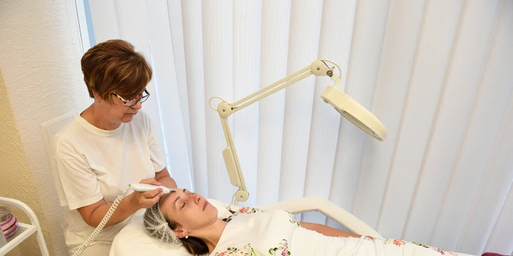 Mikrodermabrázia, hĺbkové čistenie, neinjekčná mezoterapia či chemický peeling