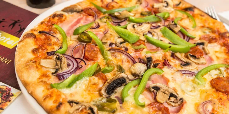 Pizza podľa vlastného výberu a hodina bowlingu