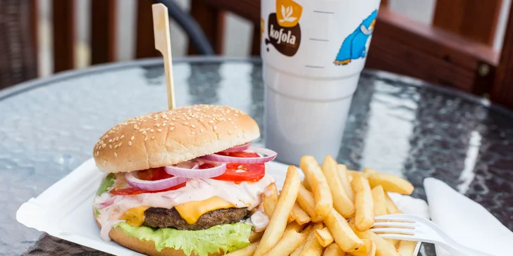 Kurací kebab, falafel, hovädzí burger alebo cheeseburger s hranolčekmi a kofolou v novom Palace kebab