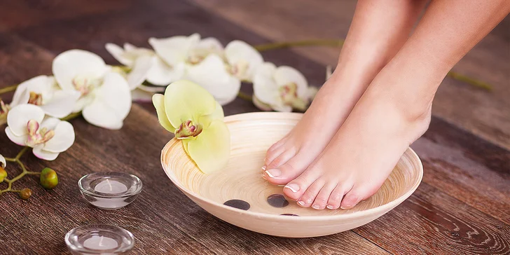 Kombinácia medicinálnej a mokrej pedikúry či wellness pedikúra