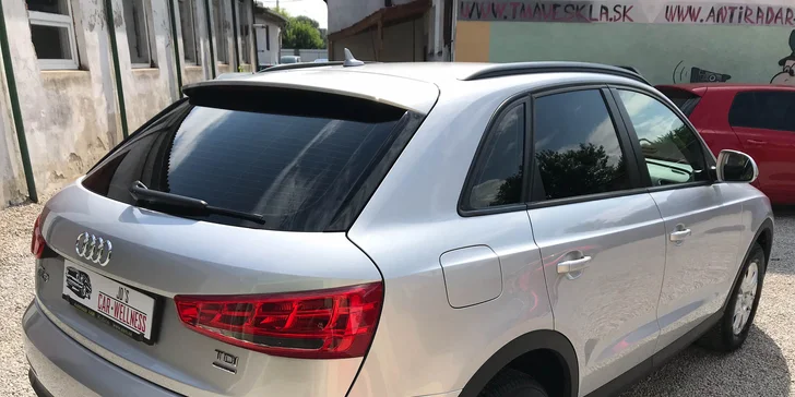 Voskovanie karosérie alebo aplikácia tekutých stieračov