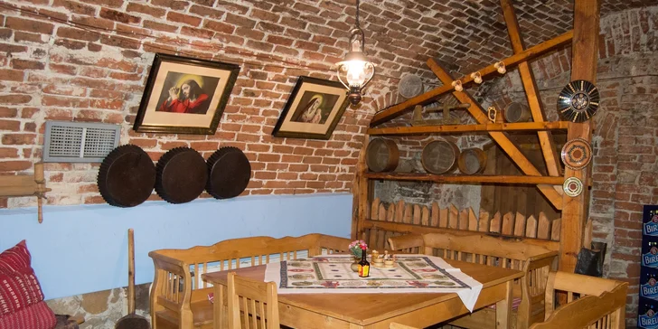 Kačacie hody s kačacími stehnami alebo prsiami a prílohami