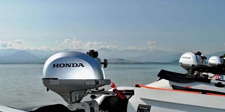 Oddych na Liptovskej Mare s motorovými člnmi
