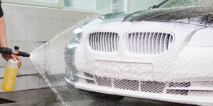 Umytie exteriéru a vysávanie interiéru vášho auta