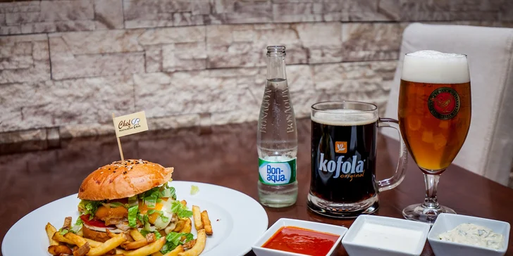 5 druhov burgerov aj s hranolčekmi, omáčkou a nápojom