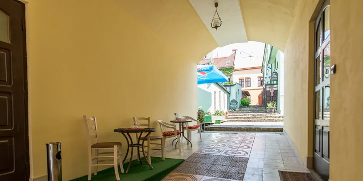 Originál talianske pečivo alebo torty vo vintage cukrárni